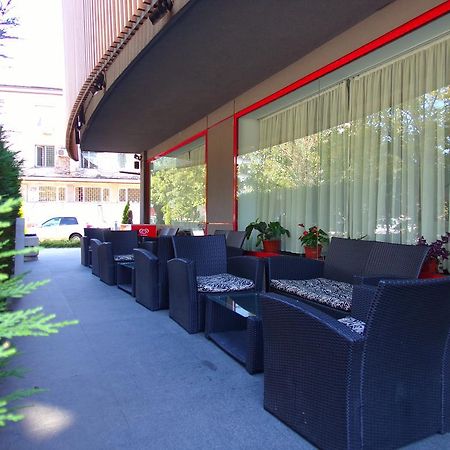 Universal Hotel Дупниця Екстер'єр фото