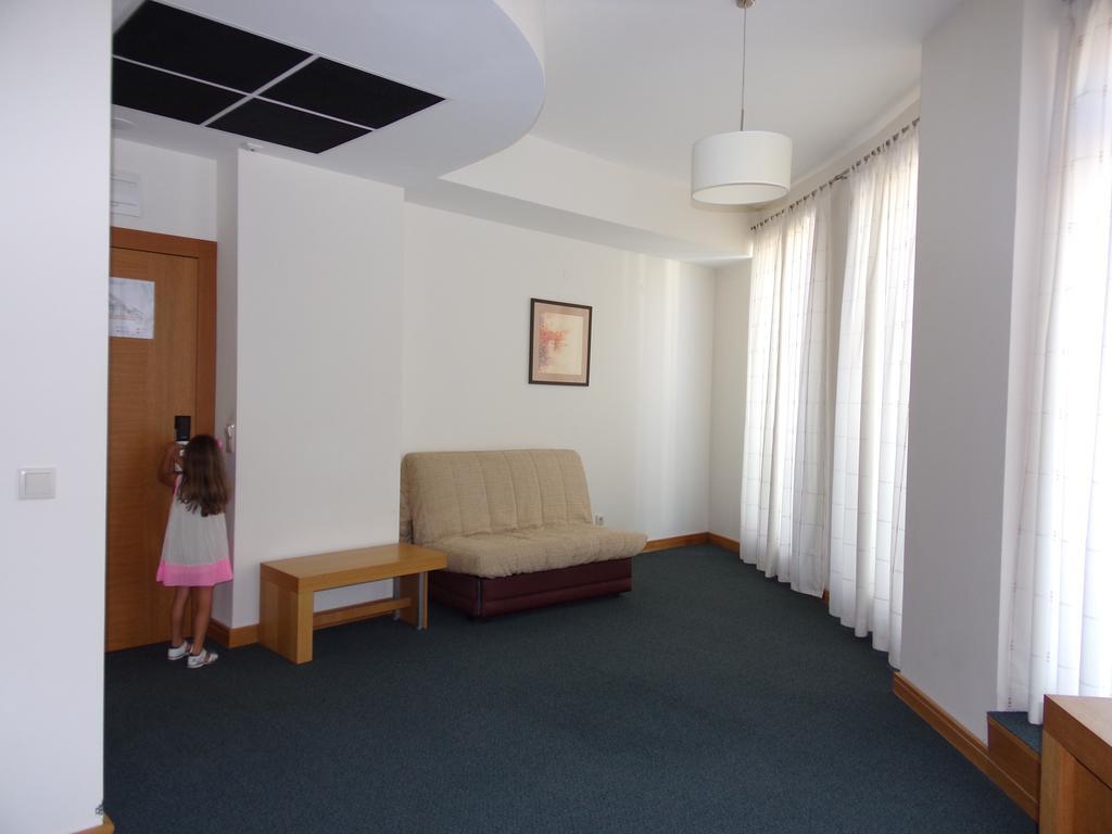 Universal Hotel Дупниця Екстер'єр фото