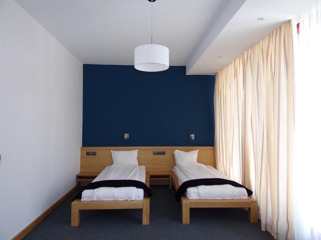 Universal Hotel Дупниця Екстер'єр фото